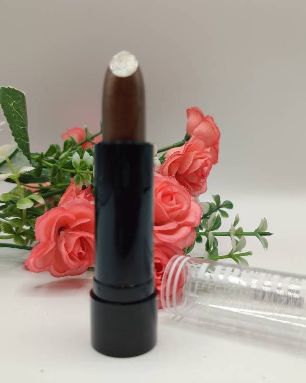 Rouge à Lèvres Hydratant No 1 | Couleur Vibrante & Longue Tenue | BananeJaune Cosmétiques