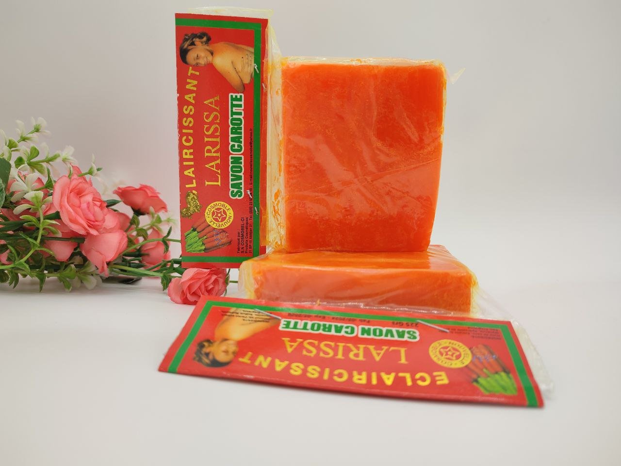 Savon larissa très efficace, exfoliante et éclaircissant. Anti tâches sombre .1X225g2 La gamme Larissa (savon + huile)